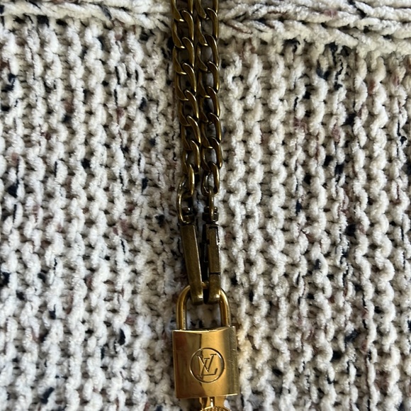 #215 Authentic Louis Vuitton lock n key - Picture 4 of 7